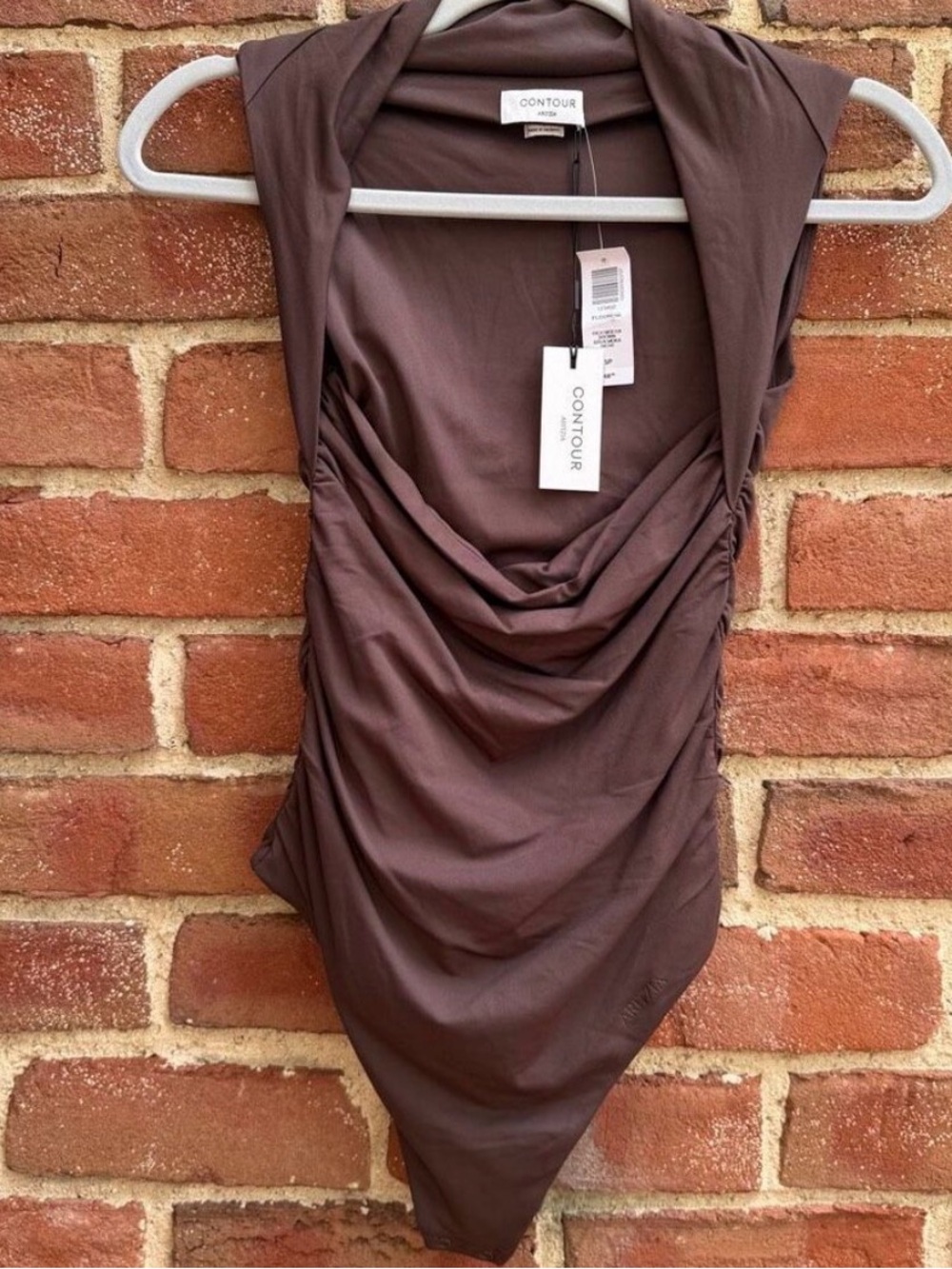 Aritzia Contour Women's
Rouched Fitted Flourish
Bodysuit Rich Mocha Brown — SM